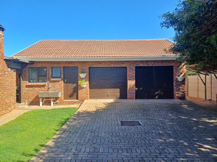 4 Bedroom Property for Sale in Reebok Western Cape